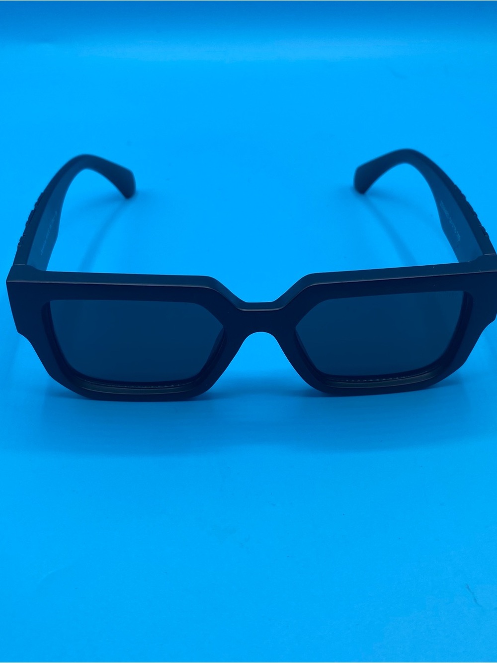 Off-White Black Sunglasses Temple Arm Detail